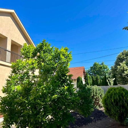 Zsuzsa Apartman Hajduszoboszlo Exterior photo