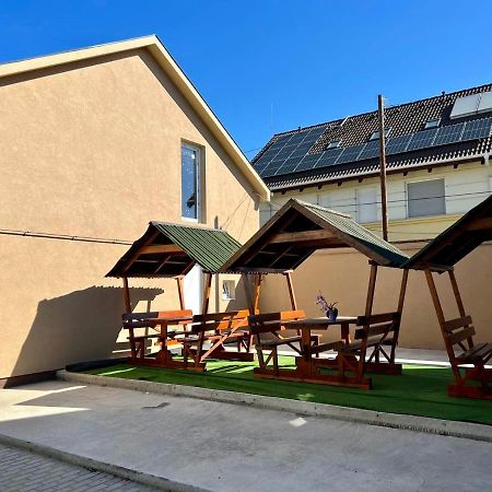 Zsuzsa Apartman Hajduszoboszlo Exterior photo