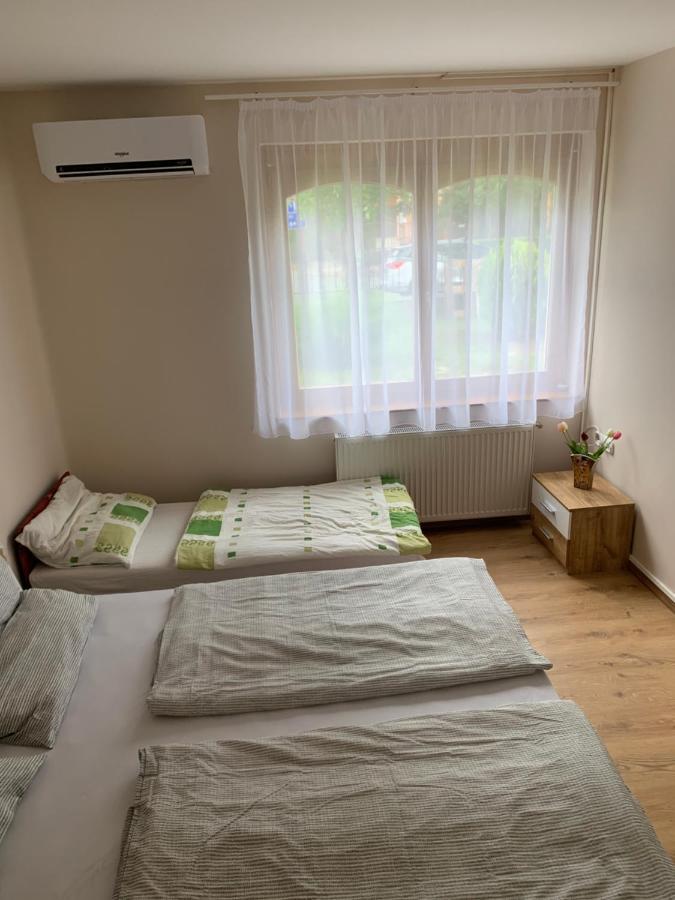Zsuzsa Apartman Hajduszoboszlo Exterior photo