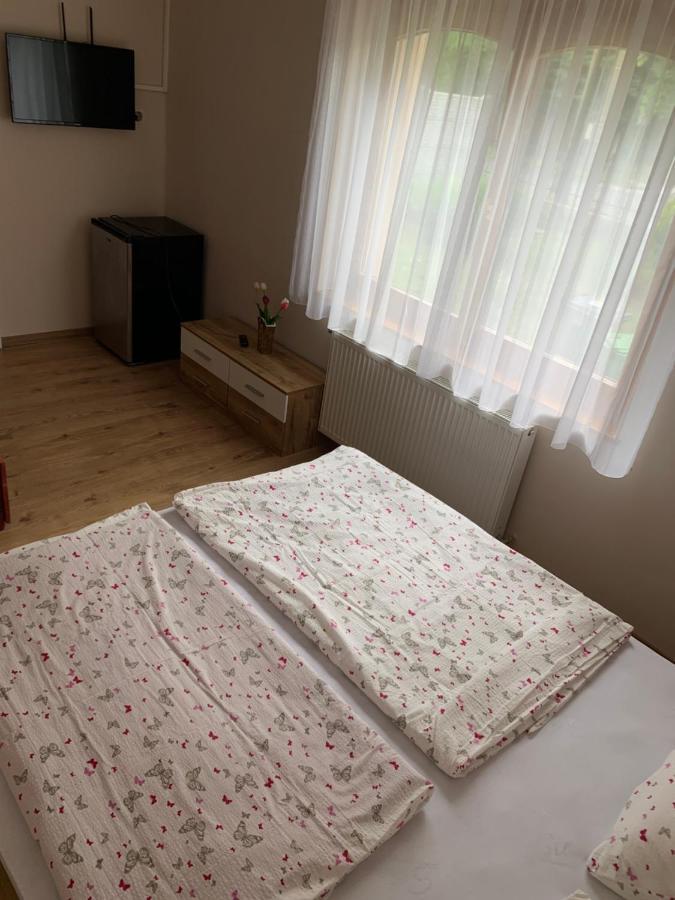 Zsuzsa Apartman Hajduszoboszlo Exterior photo