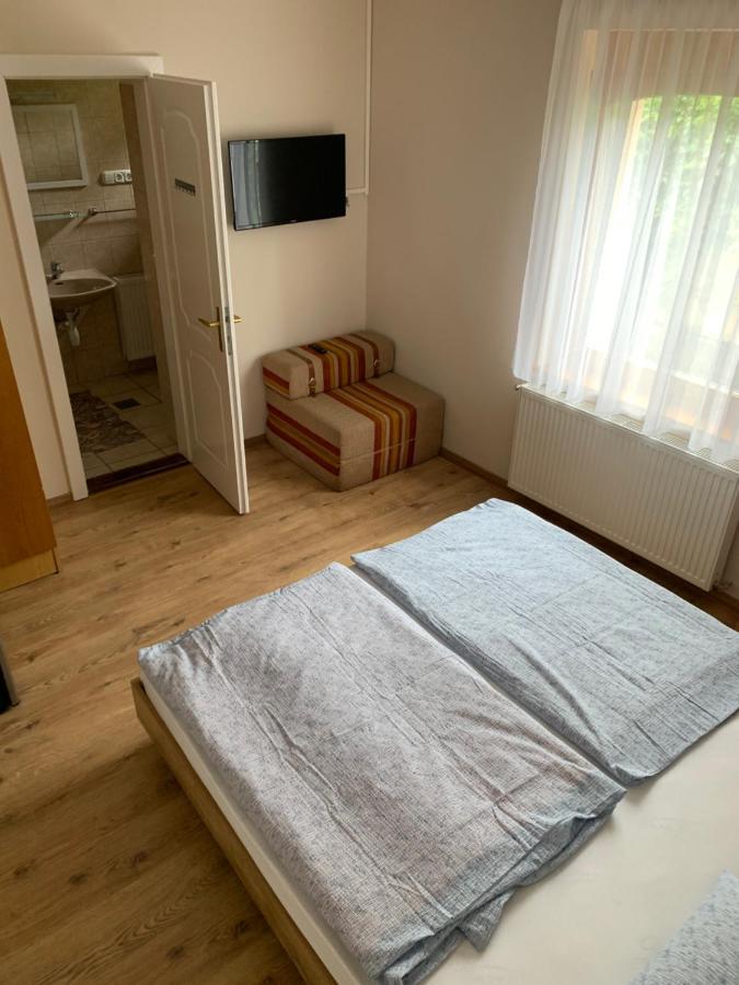 Zsuzsa Apartman Hajduszoboszlo Exterior photo