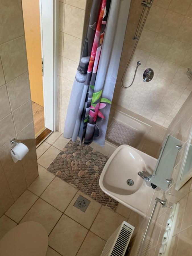 Zsuzsa Apartman Hajduszoboszlo Exterior photo