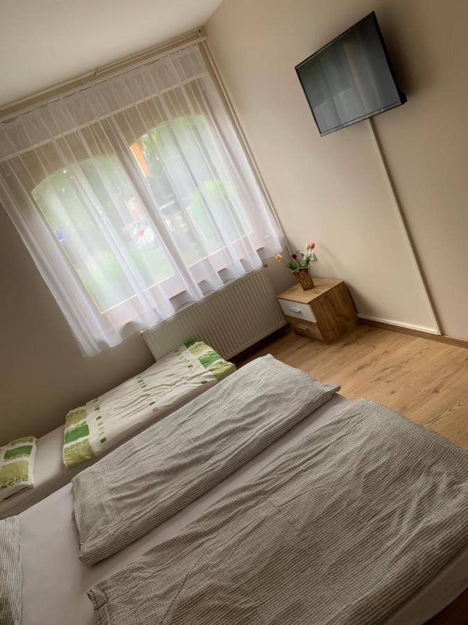 Zsuzsa Apartman Hajduszoboszlo Exterior photo