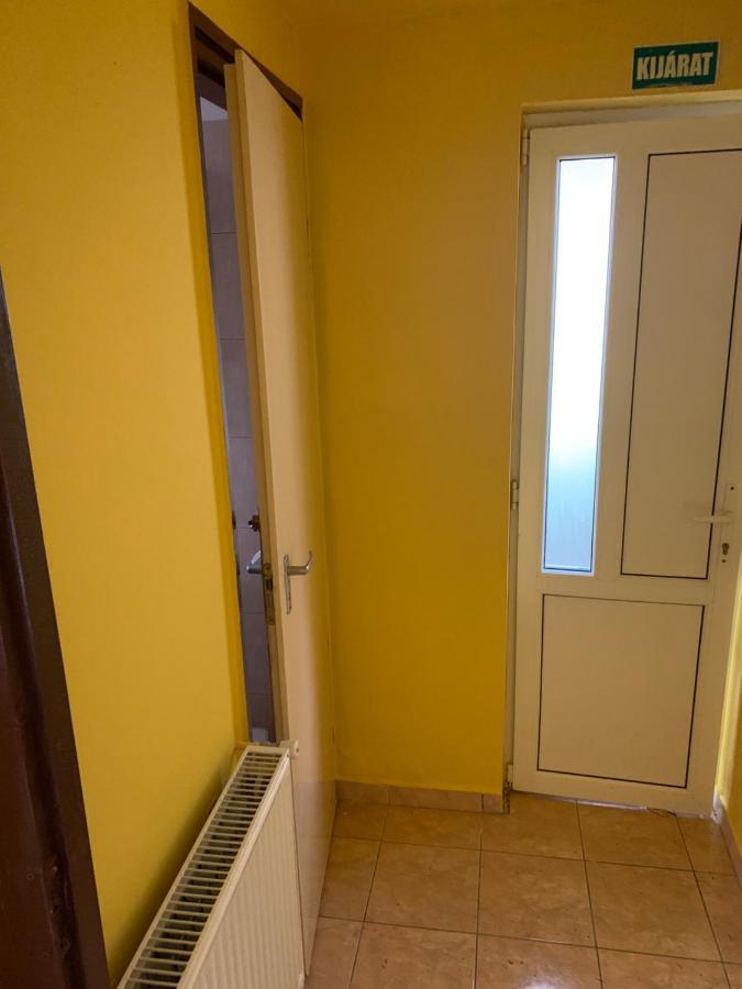 Zsuzsa Apartman Hajduszoboszlo Exterior photo