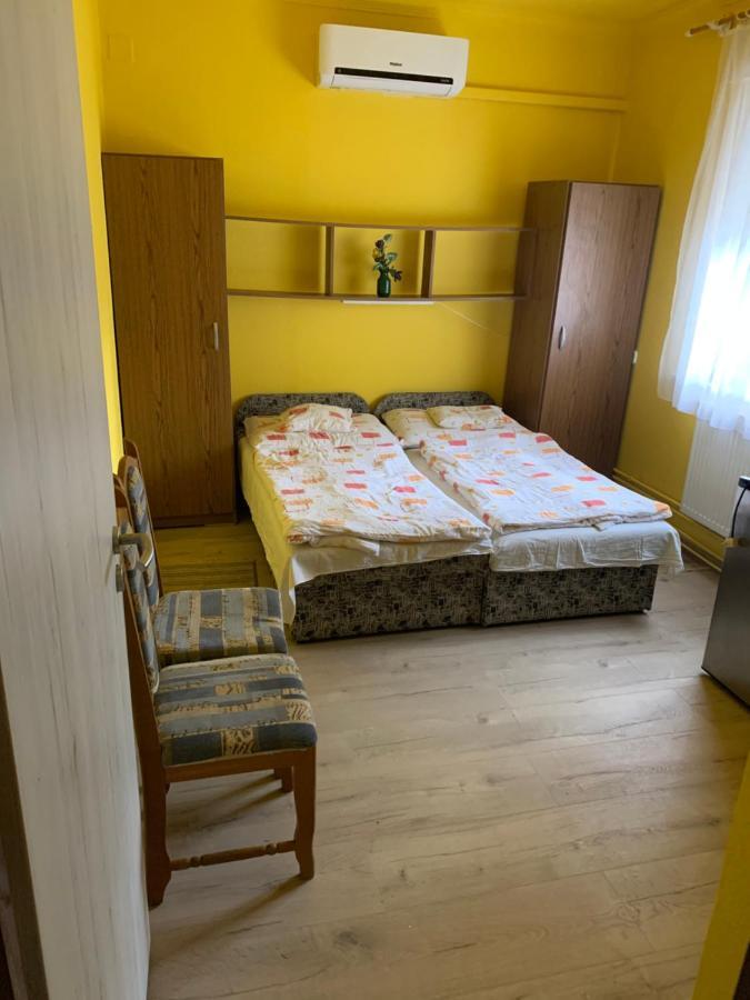 Zsuzsa Apartman Hajduszoboszlo Exterior photo