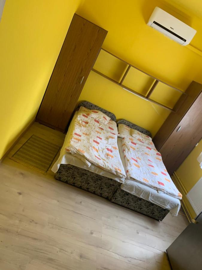 Zsuzsa Apartman Hajduszoboszlo Exterior photo