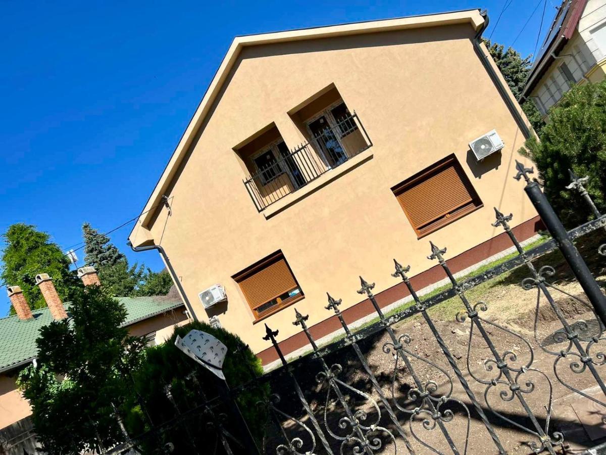 Zsuzsa Apartman Hajduszoboszlo Exterior photo