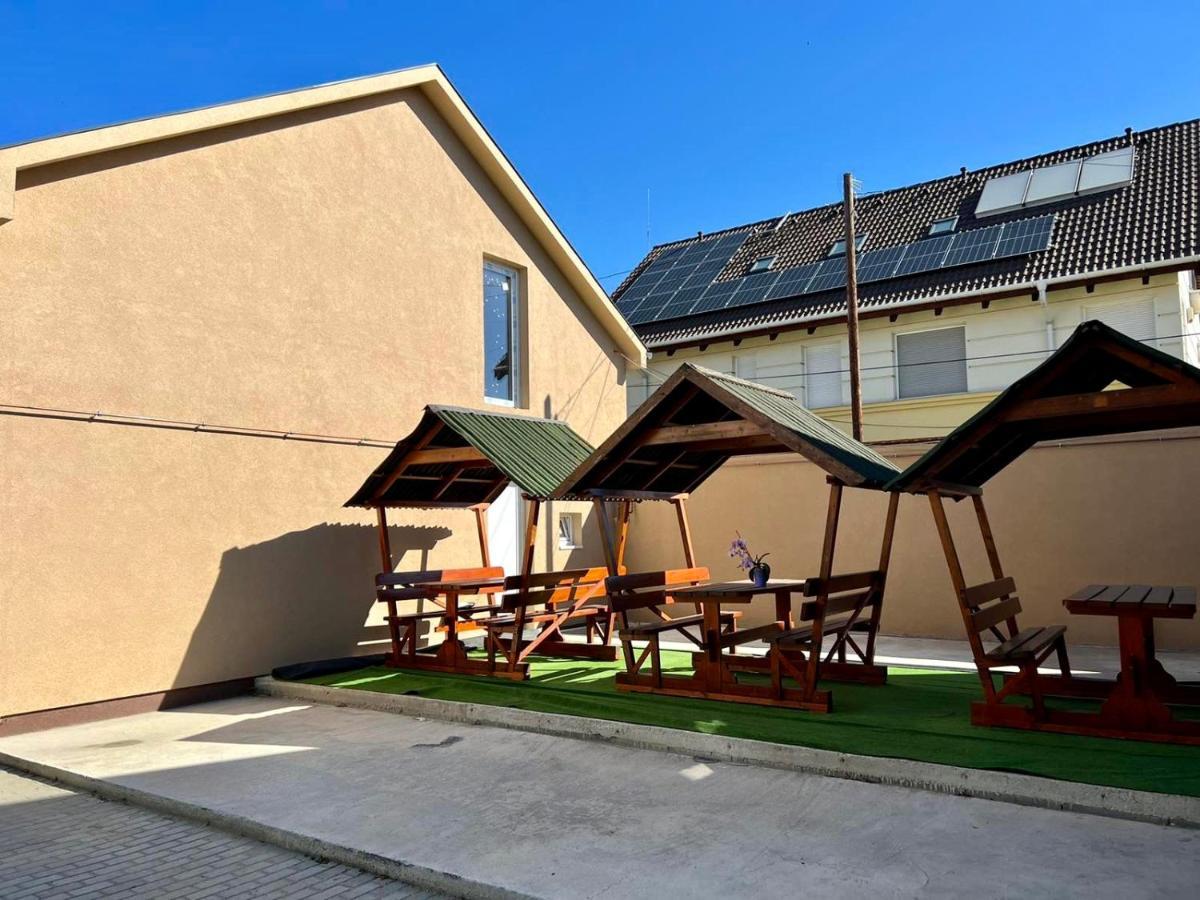 Zsuzsa Apartman Hajduszoboszlo Exterior photo